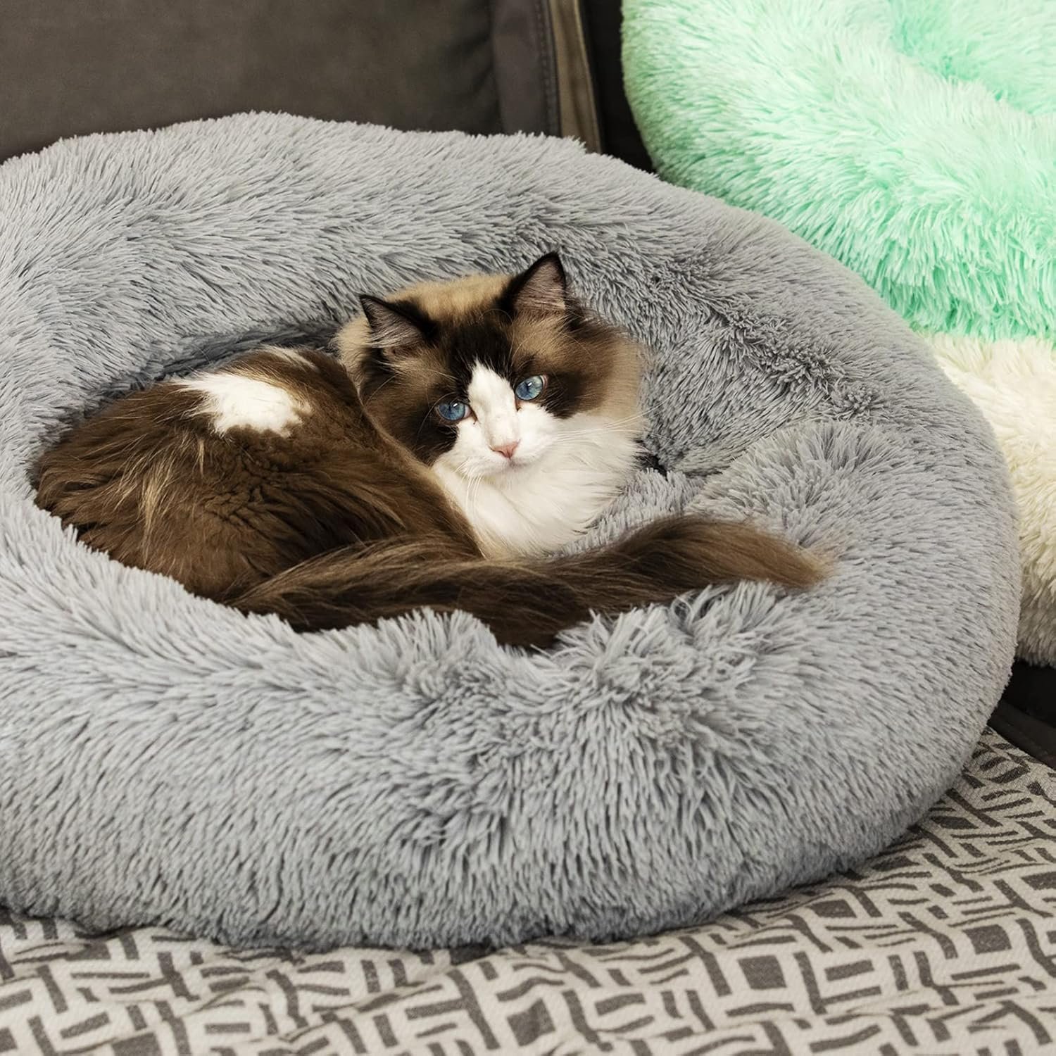 Anti Anxiety Round Fluffy Plush Faux Fur Warm Washable Dog Bed & Cat Bed, Original Bed for Small Medium Large Pets,Used to Relieve Joints and Improve Sleep（20″/24″/27”） (27″, Light Grey)